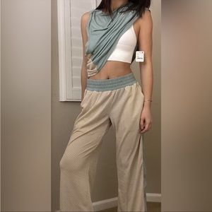 NWOT Free. People workout set. Green and cream